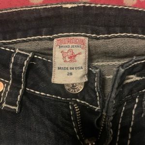 Y2k True Religion straight leg, low rise jeans. Has the iconic design across